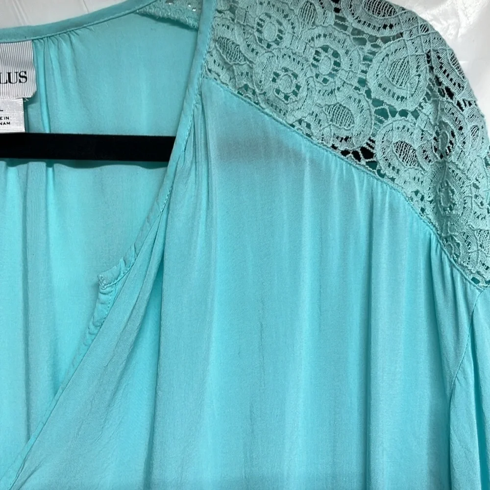 Stylus V-neck Aqua Top